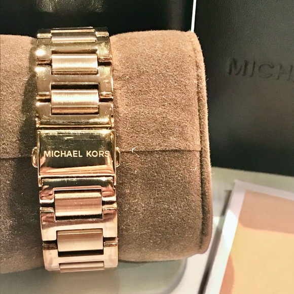 MICHAEL KORS “SKYLAR CRYSTAL PAVE” MK5868 ROSE GOLD WATCH - Picture 9 of 10